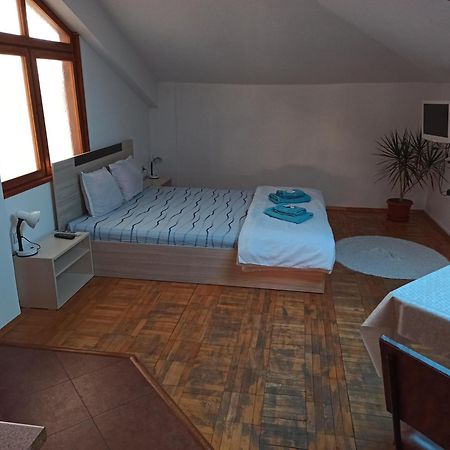 Guest House Ganovi Kalofer Δωμάτιο φωτογραφία